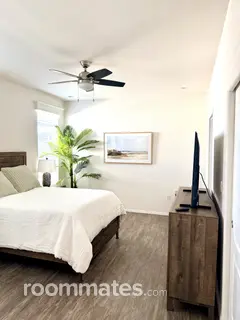 Room for rent in Huntington Beach, CA $1995, house