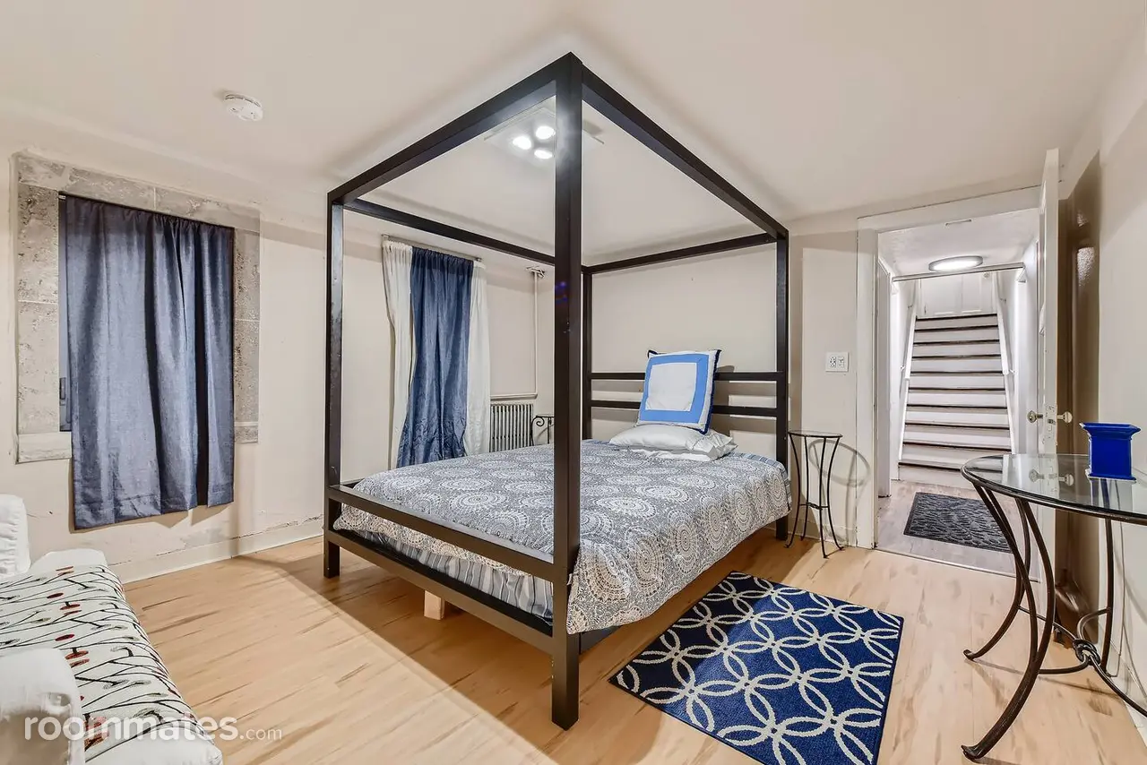 Profile photo 1 of 11