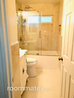 Room for rent in Huntington Beach, CA $1400, house