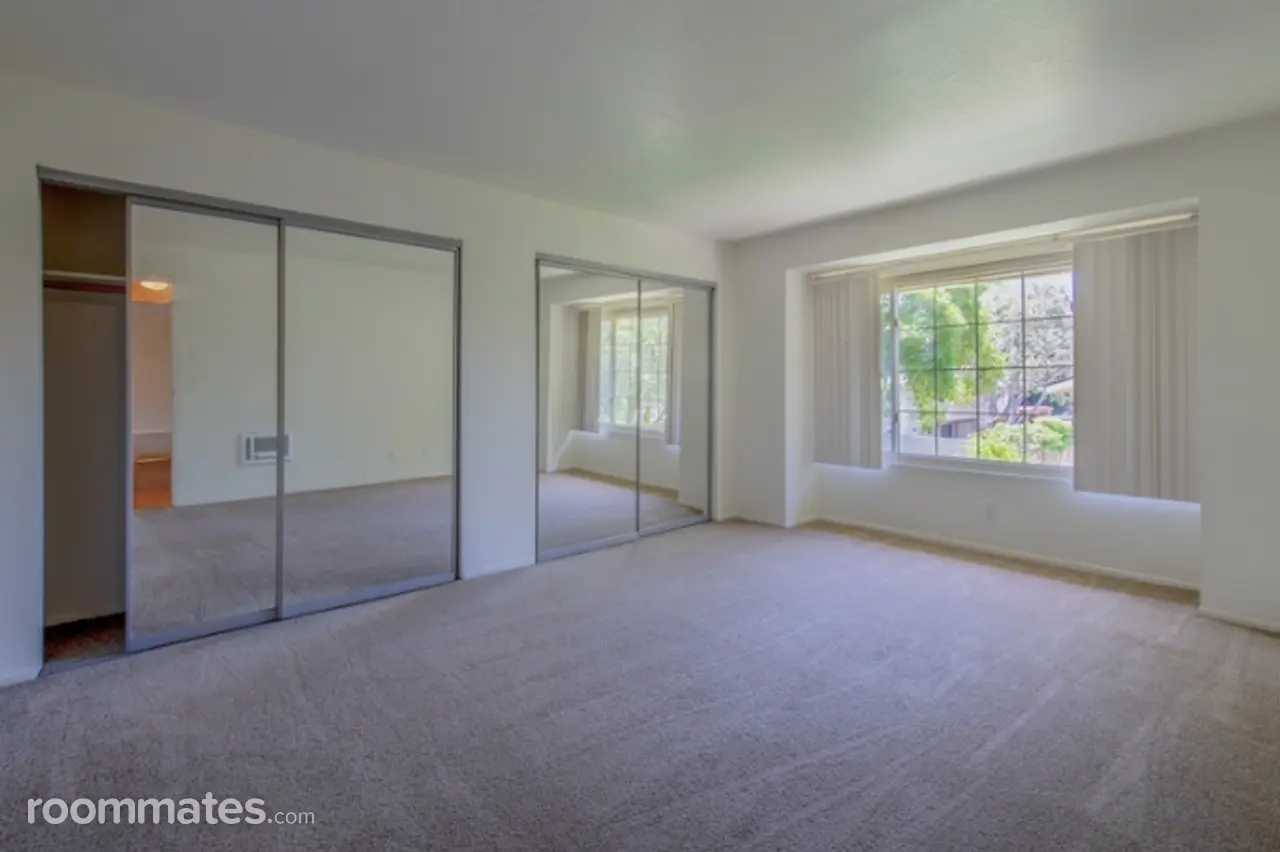 Profile photo 1 of 7