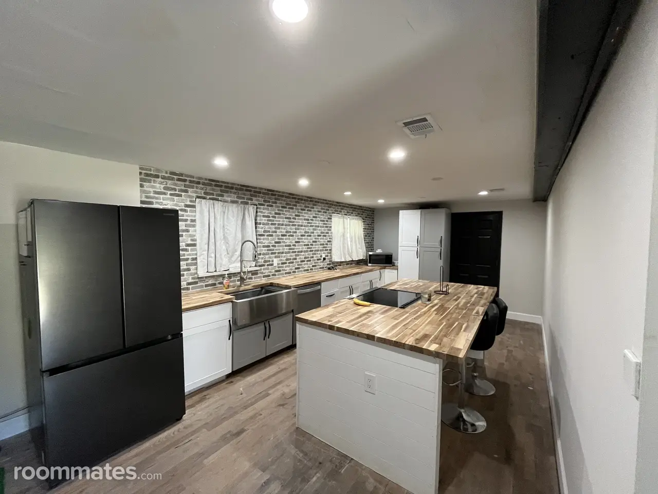 Profile photo 5 of 9