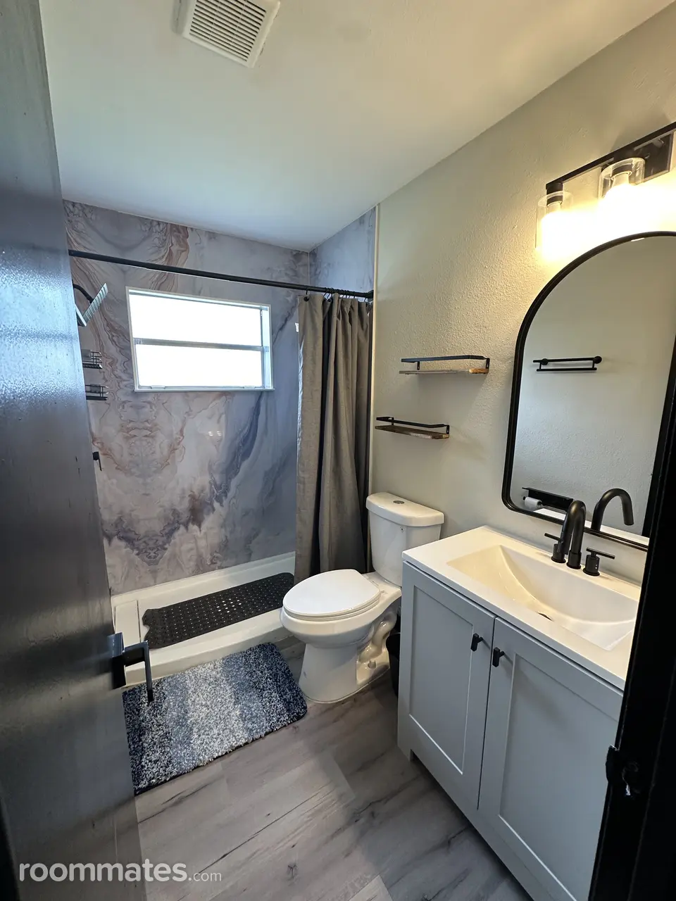 Profile photo 6 of 14