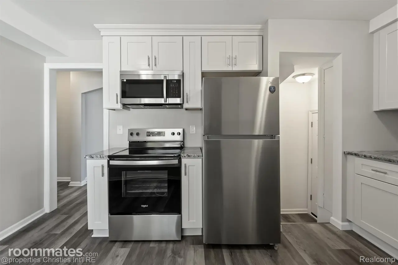 Profile photo 6 of 10