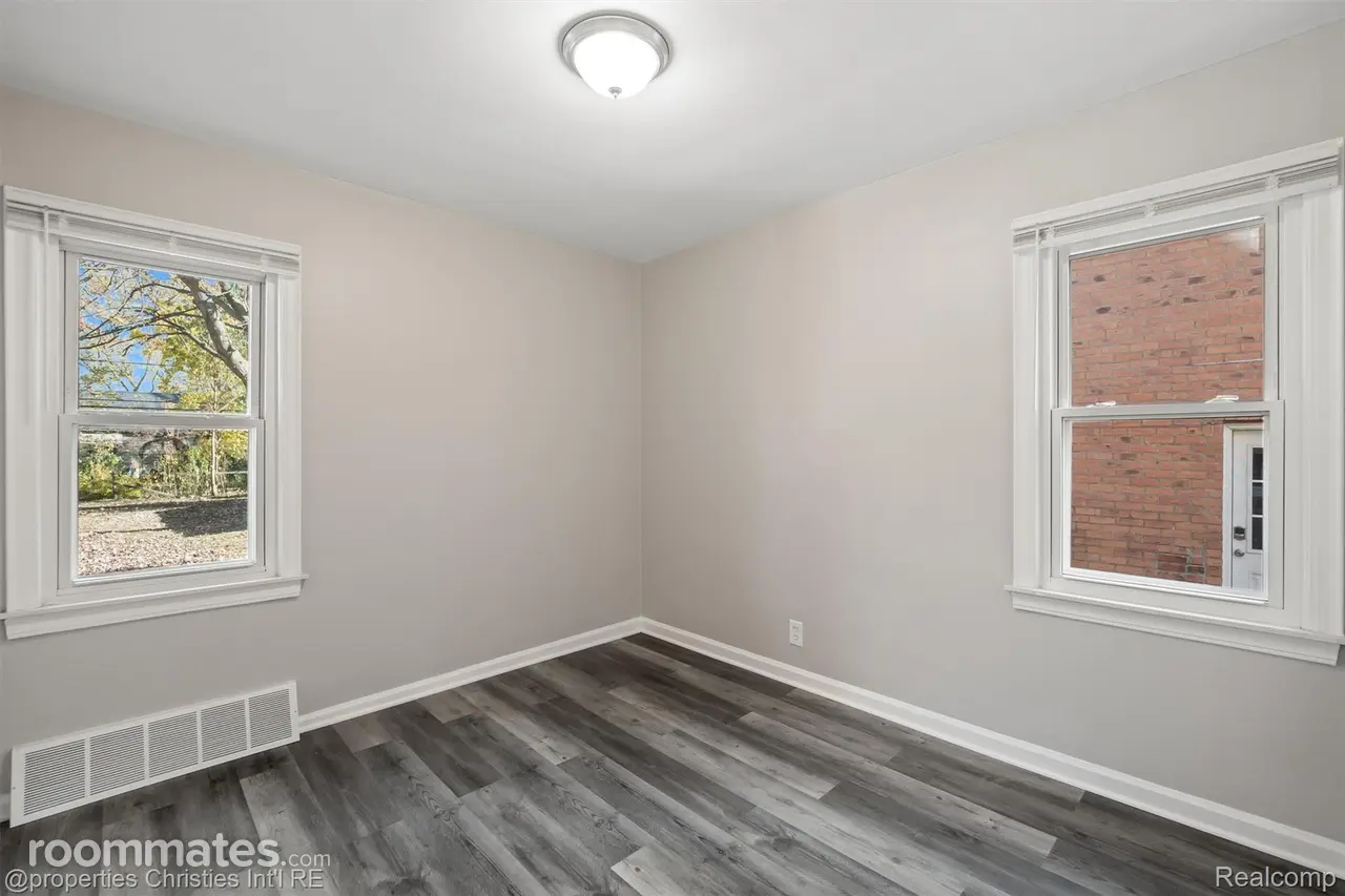 Profile photo 8 of 10