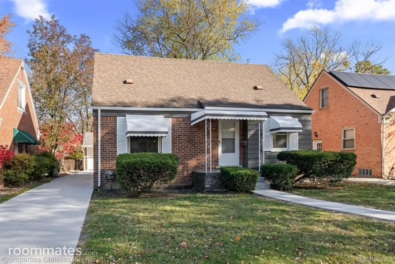 Profile photo 1 of 10