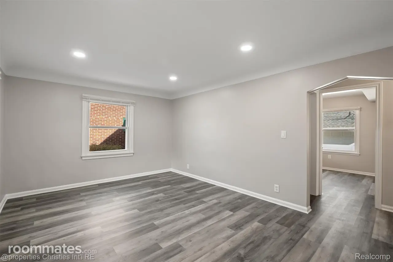 Profile photo 4 of 10