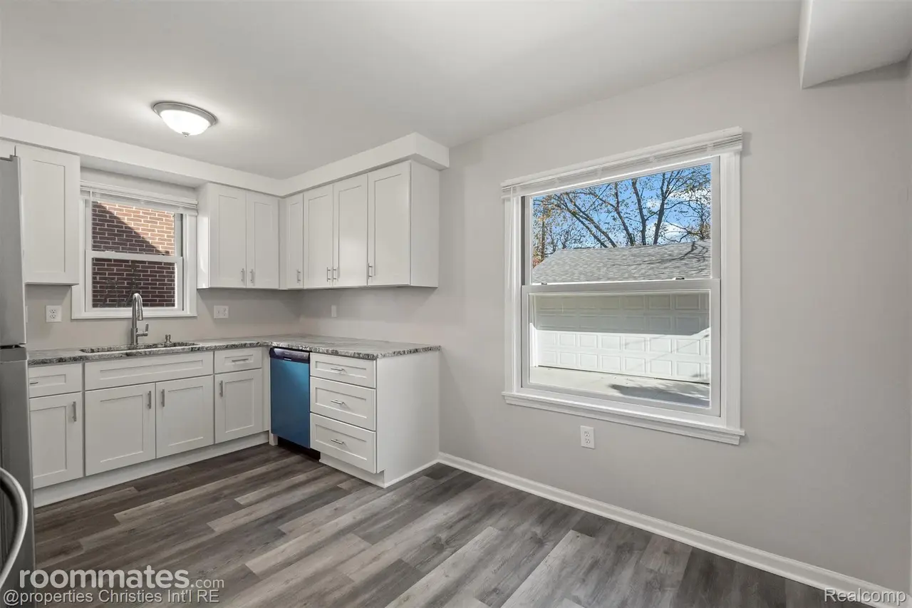 Profile photo 5 of 10