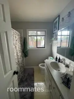 Room for rent in Santa Rosa, CA $784, house