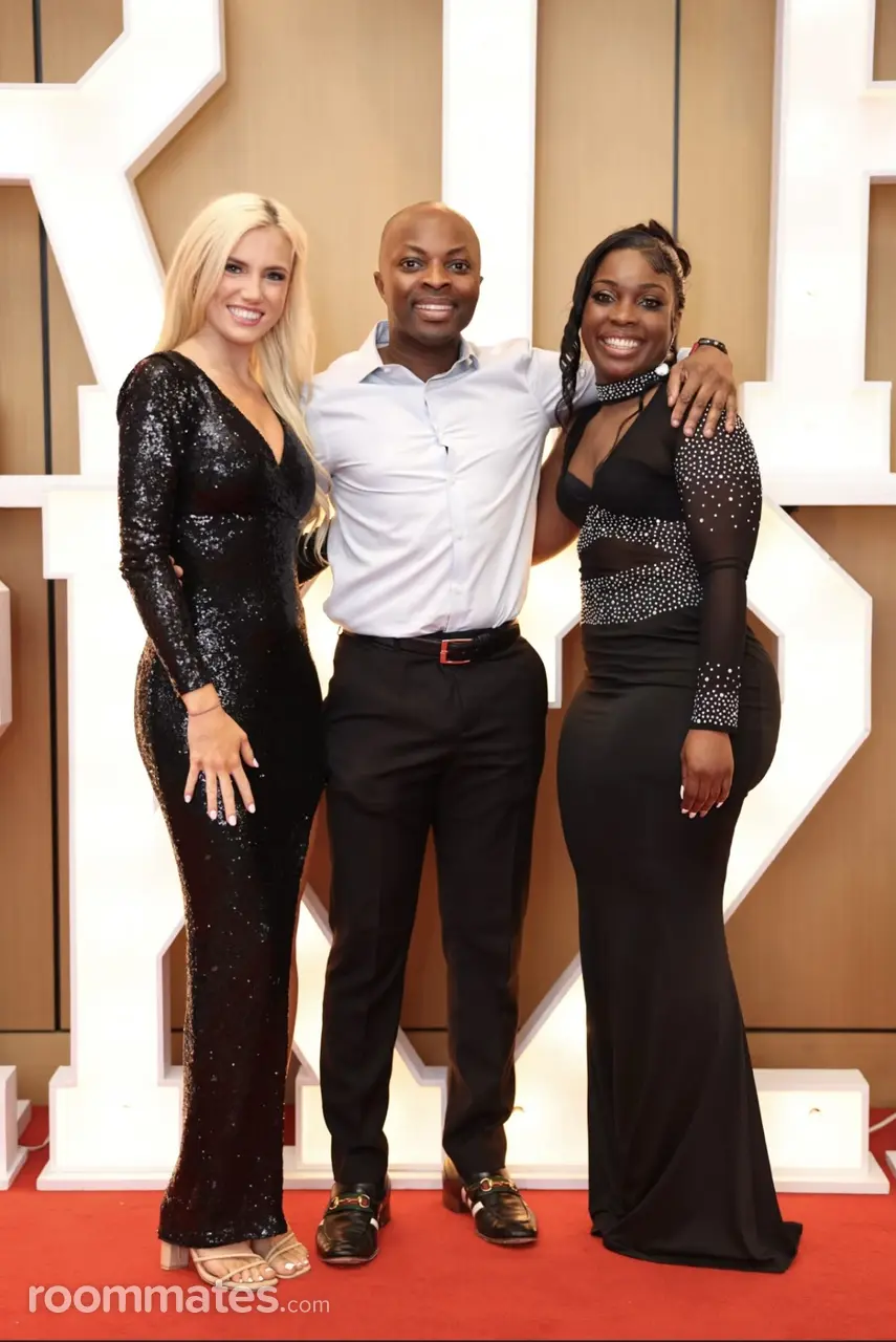 Profile photo 3 of 10