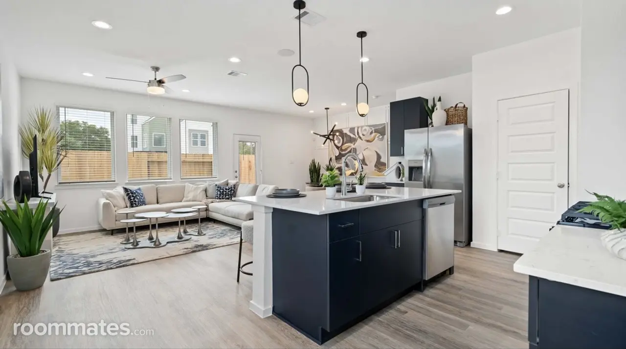 Profile photo 3 of 9