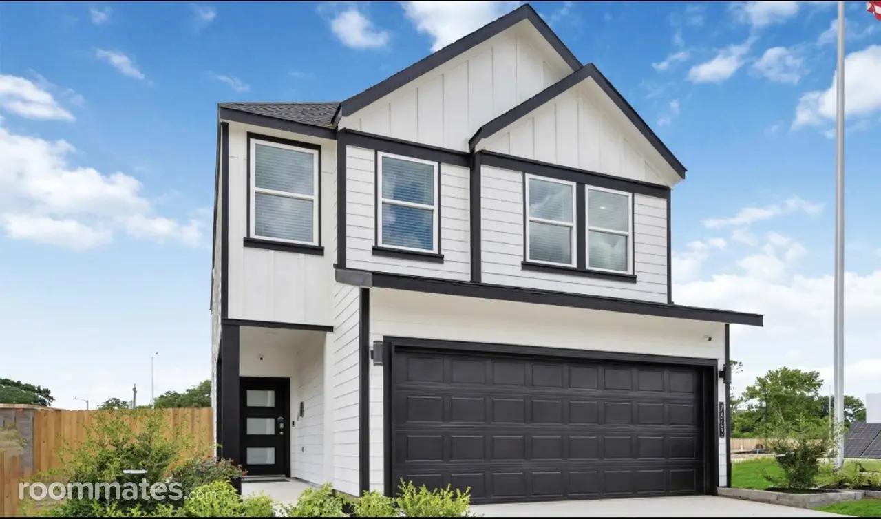 Profile photo 1 of 9