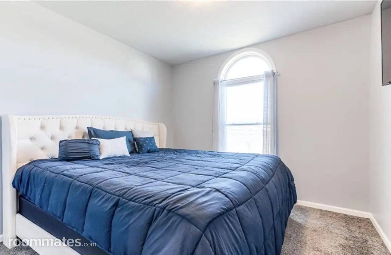 Profile photo 1 of 3