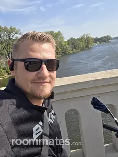 Roommate looking Minneapolis, MN, $1300