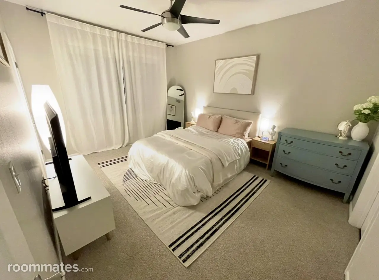 Profile photo 3 of 12