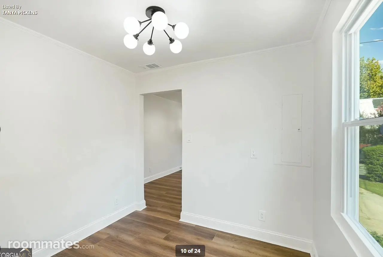 Profile photo 7 of 11