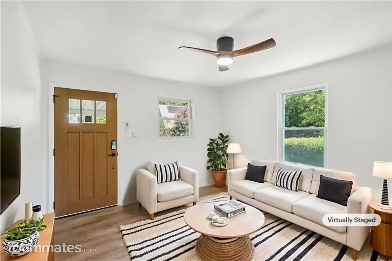 Profile photo 4 of 11