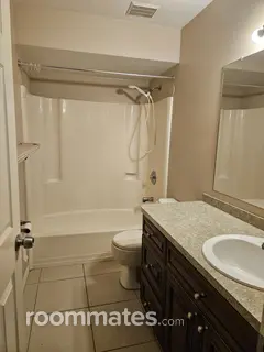 Room for rent in Cape Coral, FL $675, condo