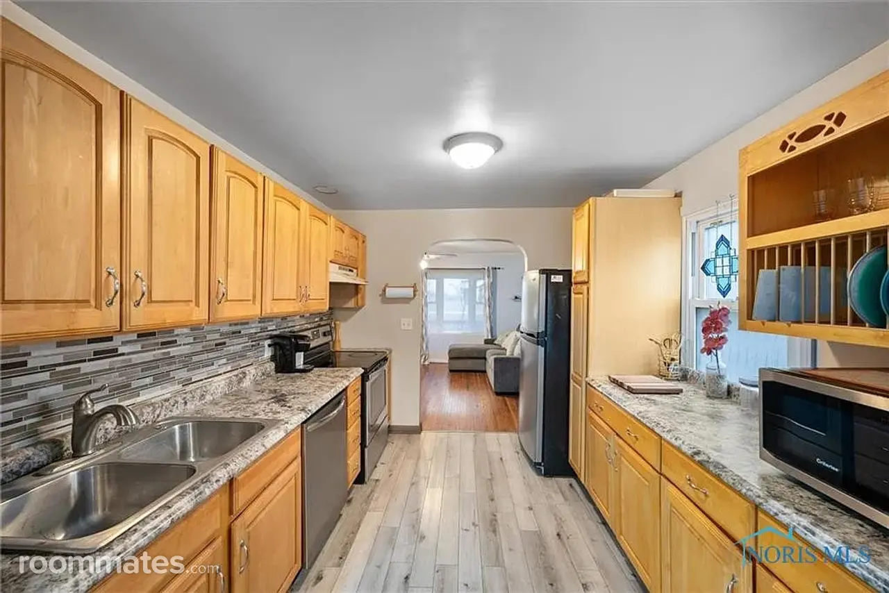 Profile photo 8 of 19