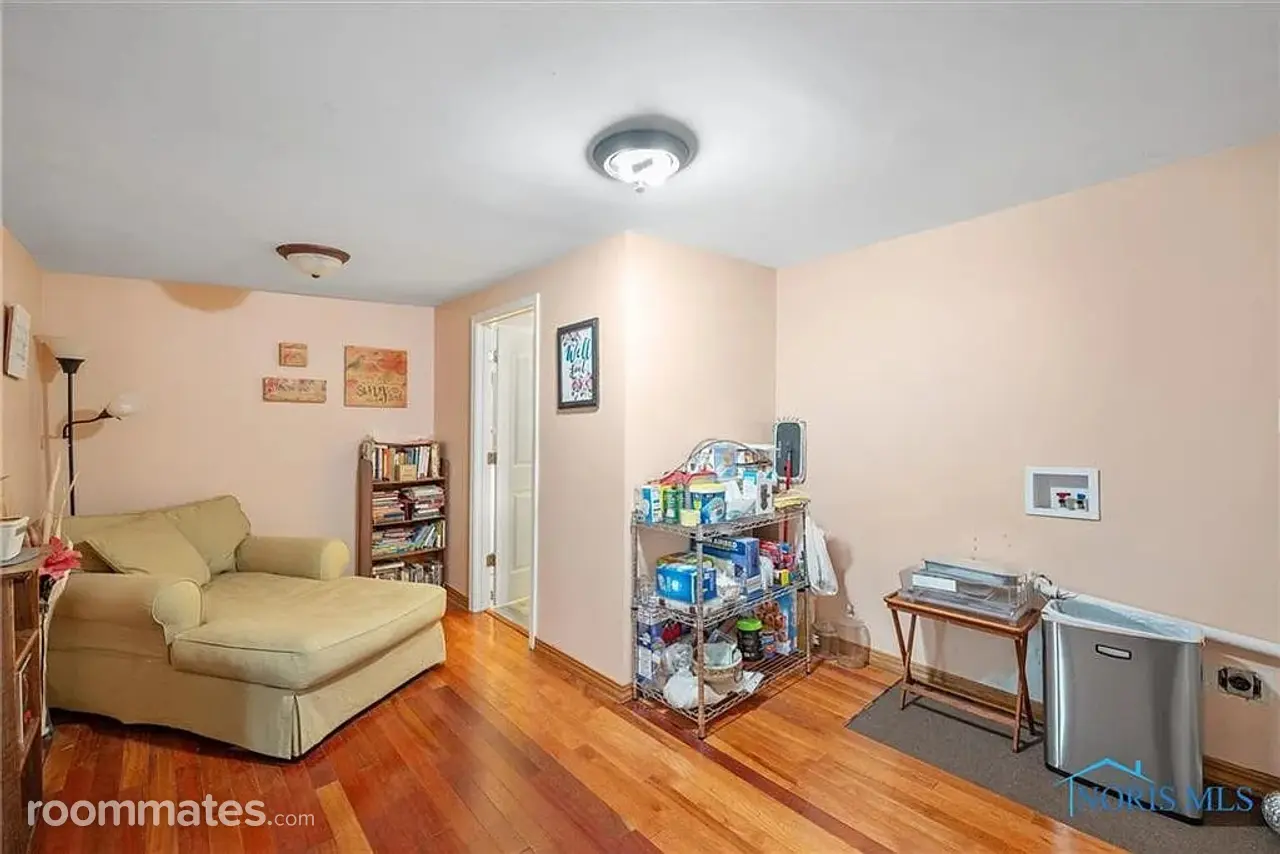 Profile photo 7 of 19