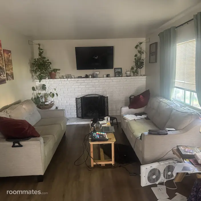 Room for rent in Rialto, CA $700, house