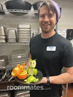 Roommate looking Eugene OR, $1200