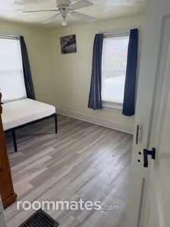 Room for rent in Newport News, VA $800, house