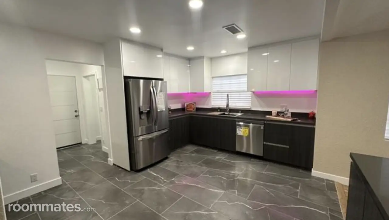 Profile photo 5 of 12