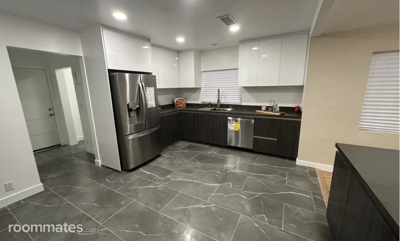 Profile photo 6 of 12