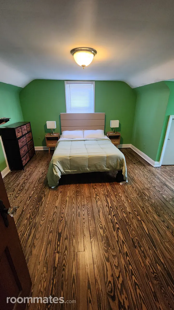 Profile photo 5 of 6