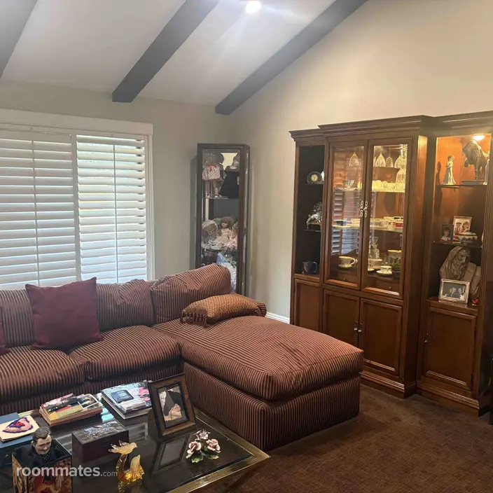 Room for rent in Woodland Hills, CA $1500, house