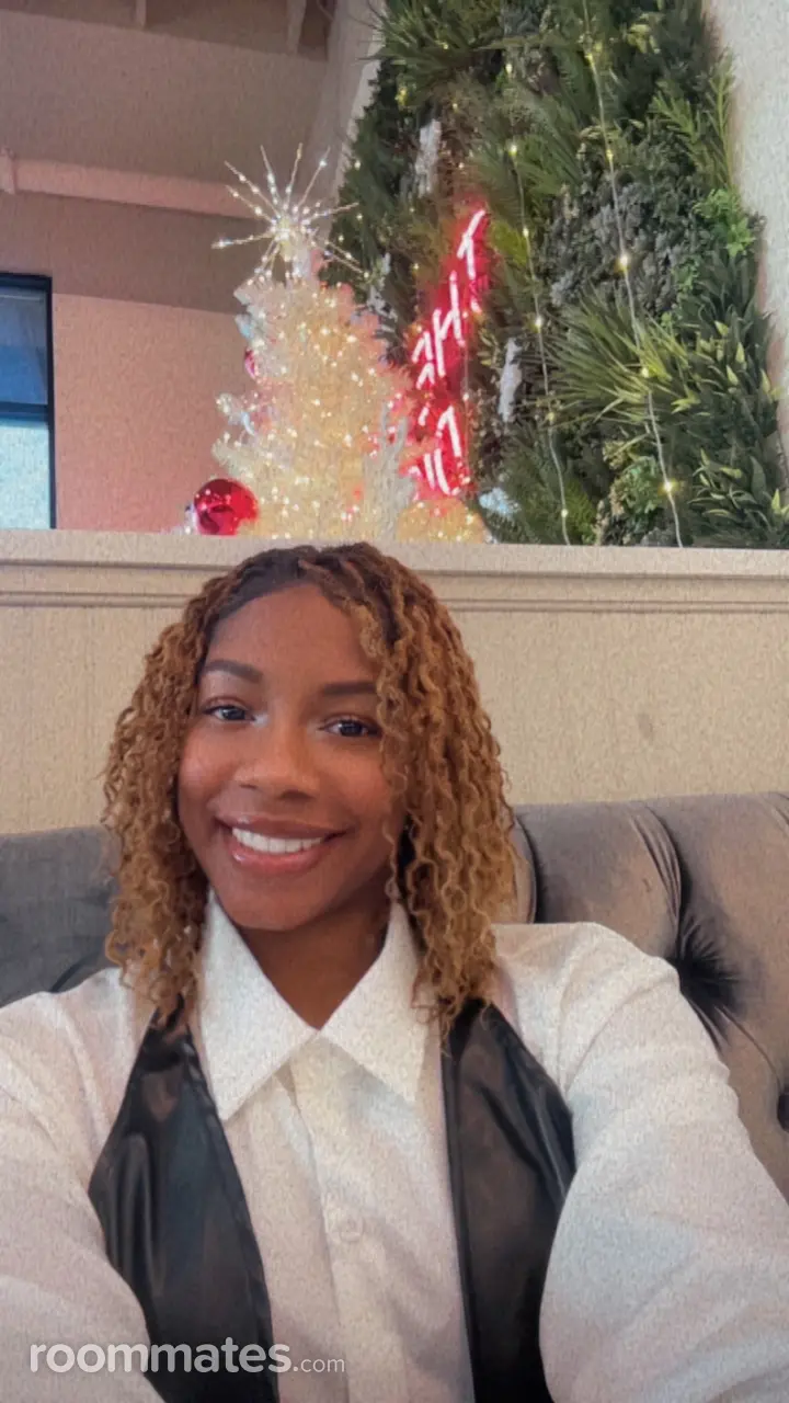 Profile photo 12 of 15