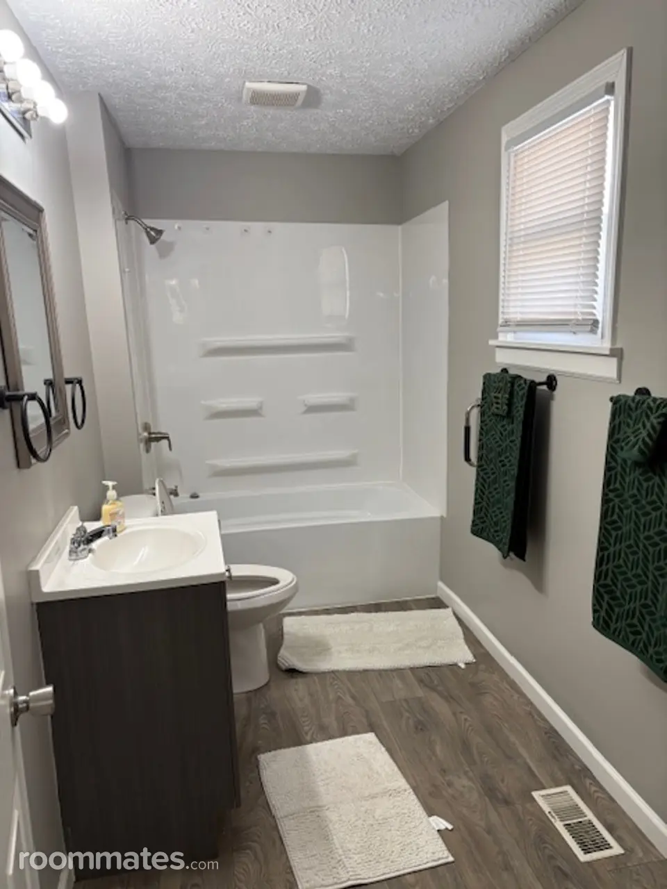 Profile photo 3 of 10