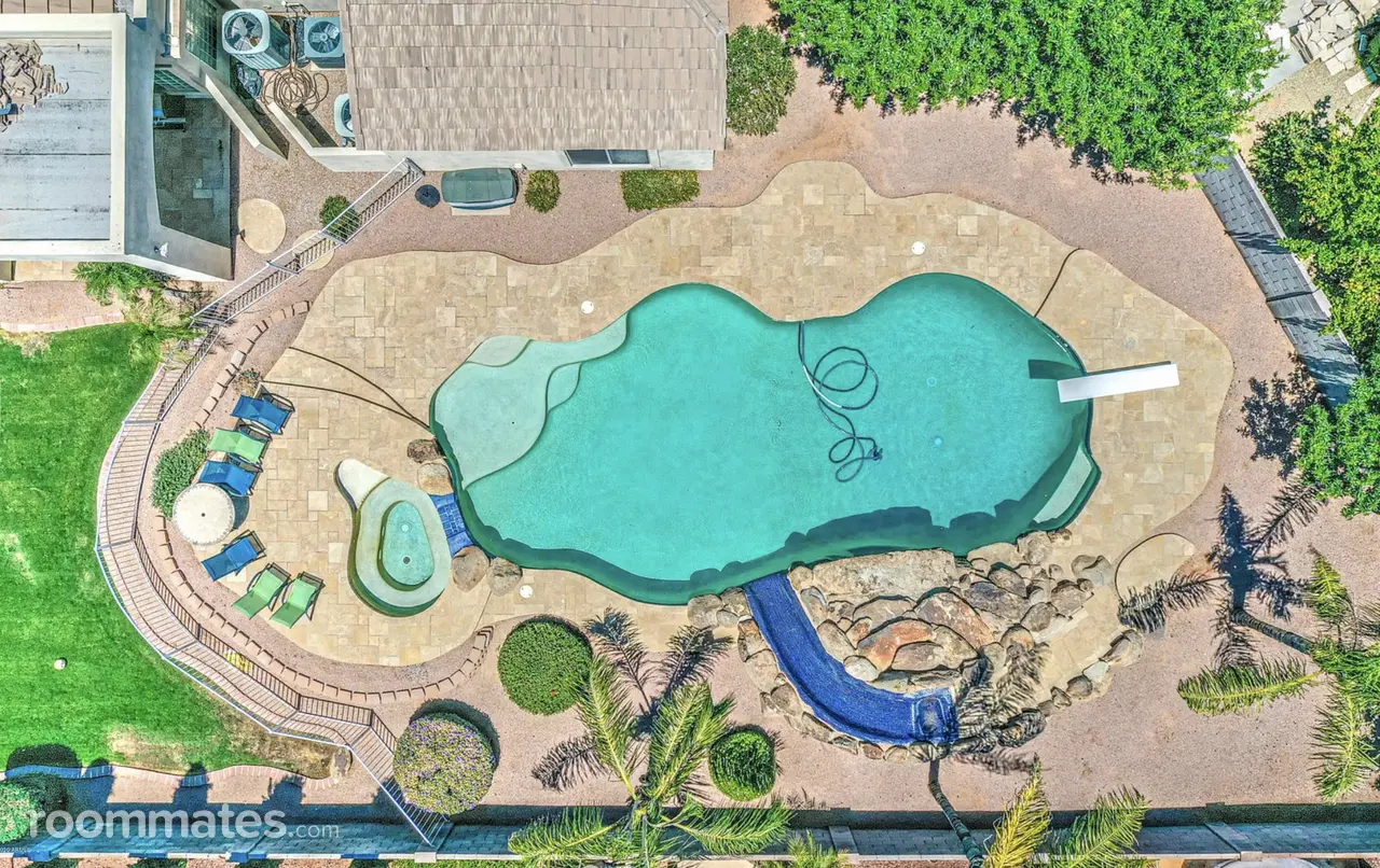 Profile photo 7 of 16