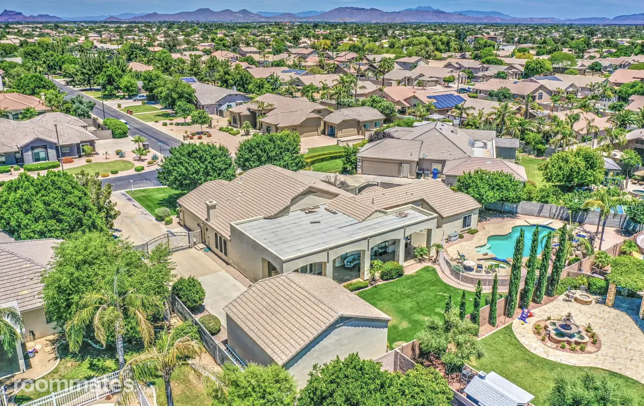 Profile photo 10 of 16