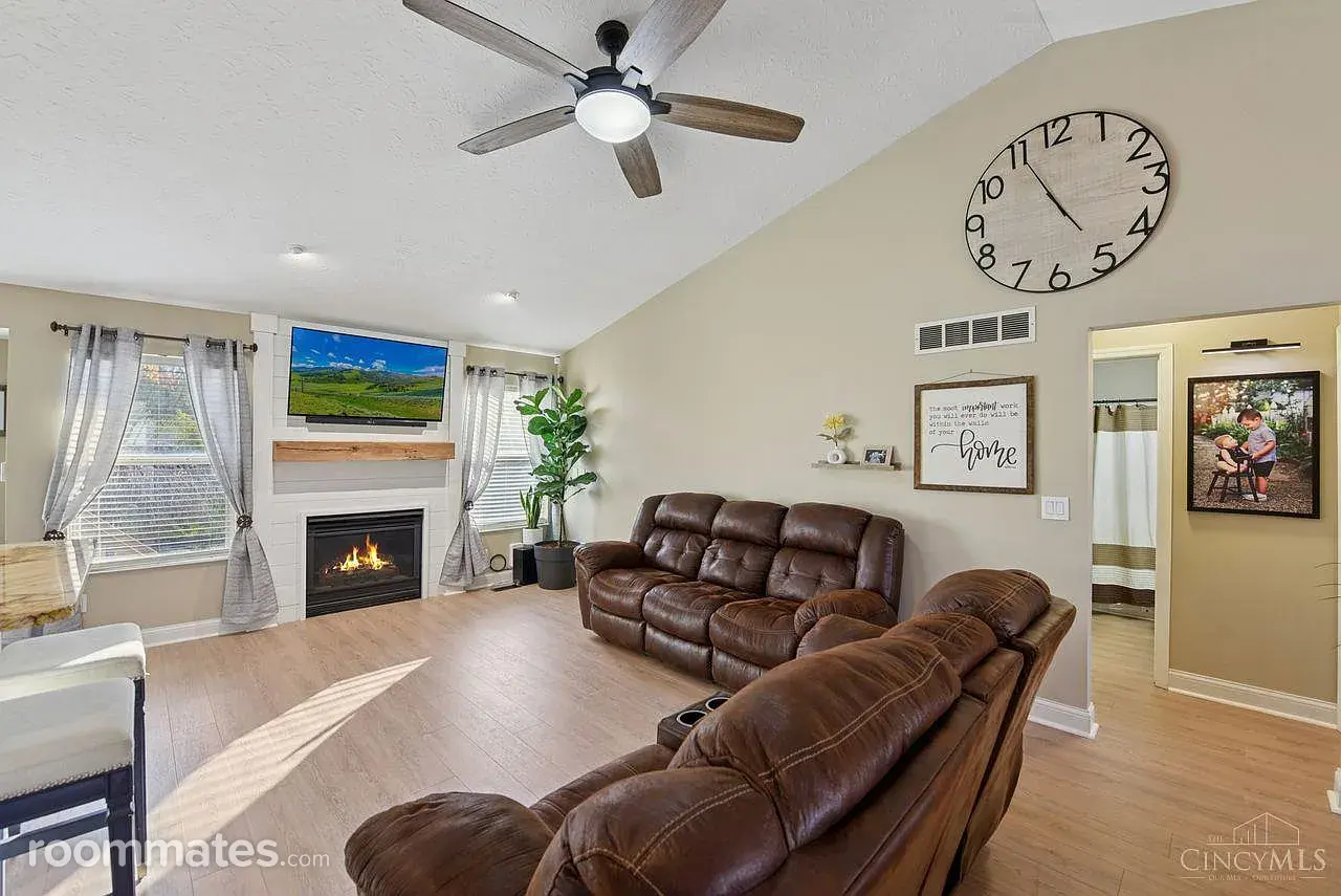 Profile photo 3 of 10