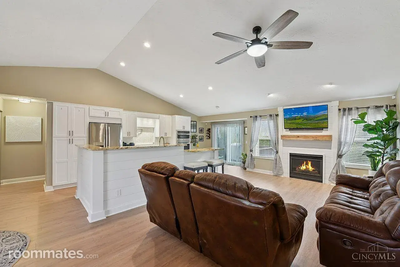 Profile photo 1 of 10