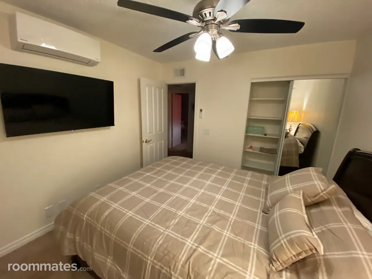 Profile photo 1 of 4