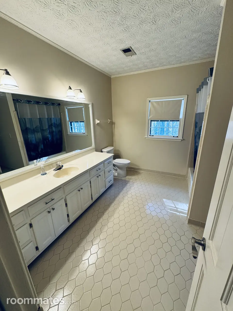 Profile photo 4 of 8