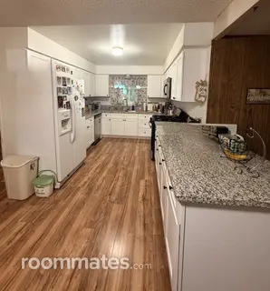 Room for rent in Montclair, CA $900, house