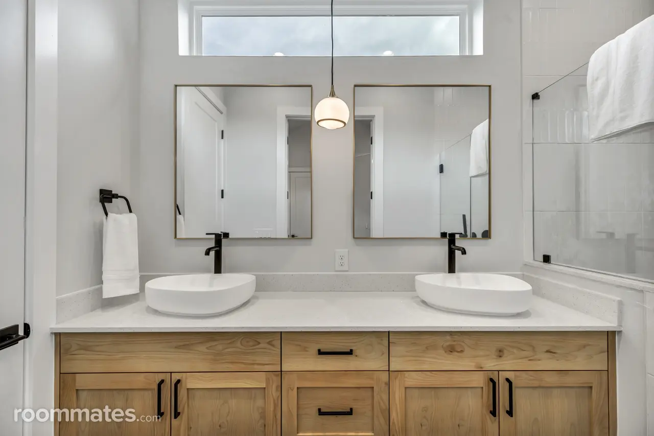 Profile photo 1 of 10