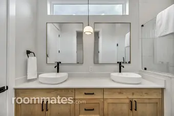 Room for rent in Austin, TX $999, house