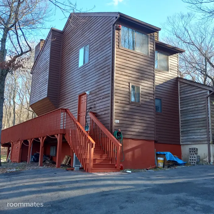 Room for rent in Woodridge, NY $850, townhouse