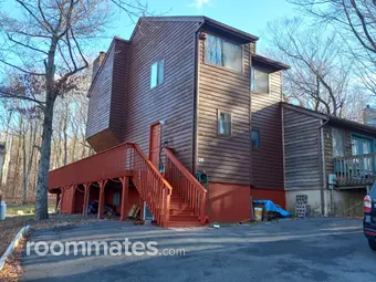 Room for rent in Woodridge, NY $850, townhouse