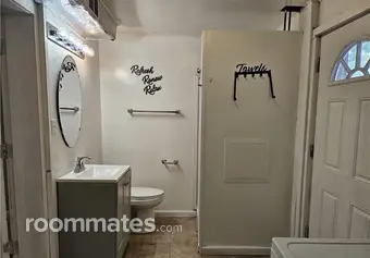 Room for rent in Akron, OH $700, house