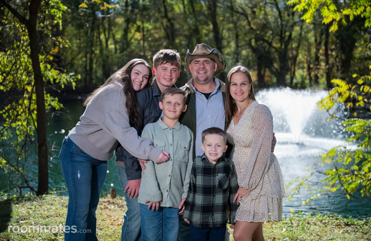 Profile photo 9 of 9