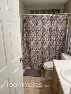 Room for rent in Jacksonville, FL $750, house