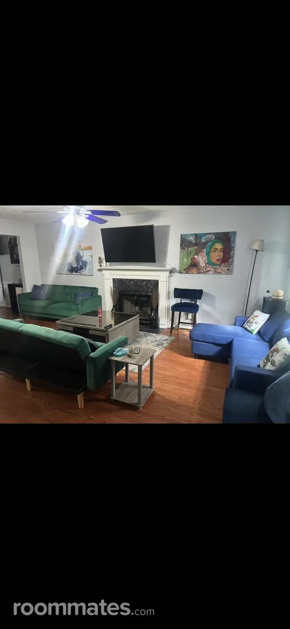 Profile photo 8 of 16