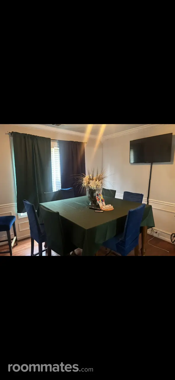 Profile photo 9 of 16