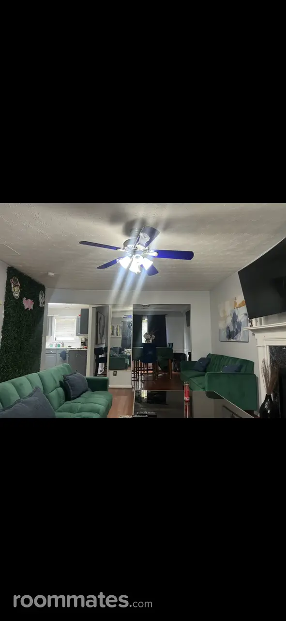 Profile photo 6 of 16