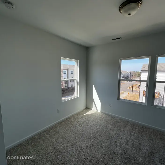 Room for rent in Raleigh, NC $1100, townhouse